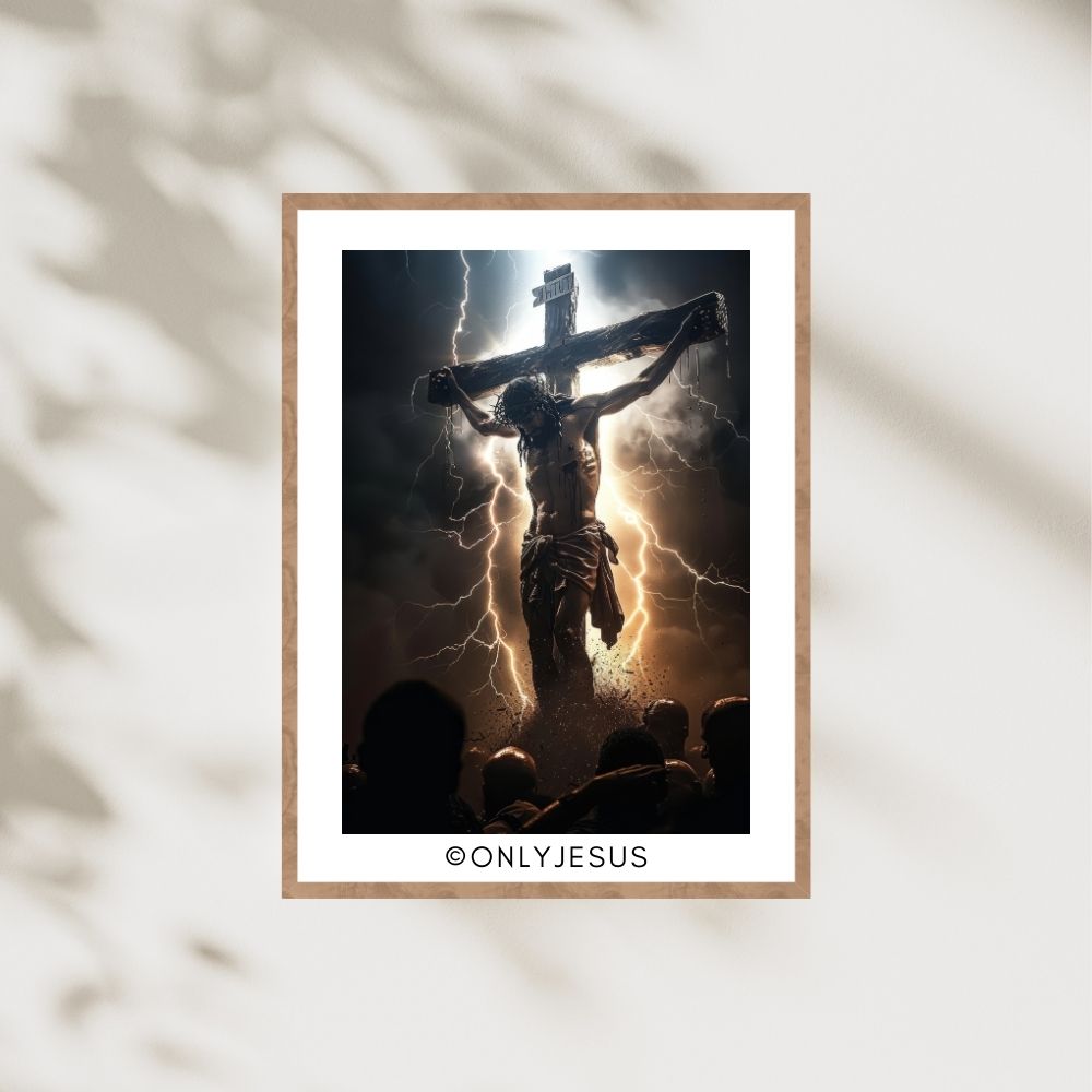 Digitales Poster: Jesus am Kreuz unter Blitzen, im Holzrahmen