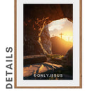 Detailansicht des Posters: leeres Grab mit Blick auf drei Kreuze im Sonnenaufgang
