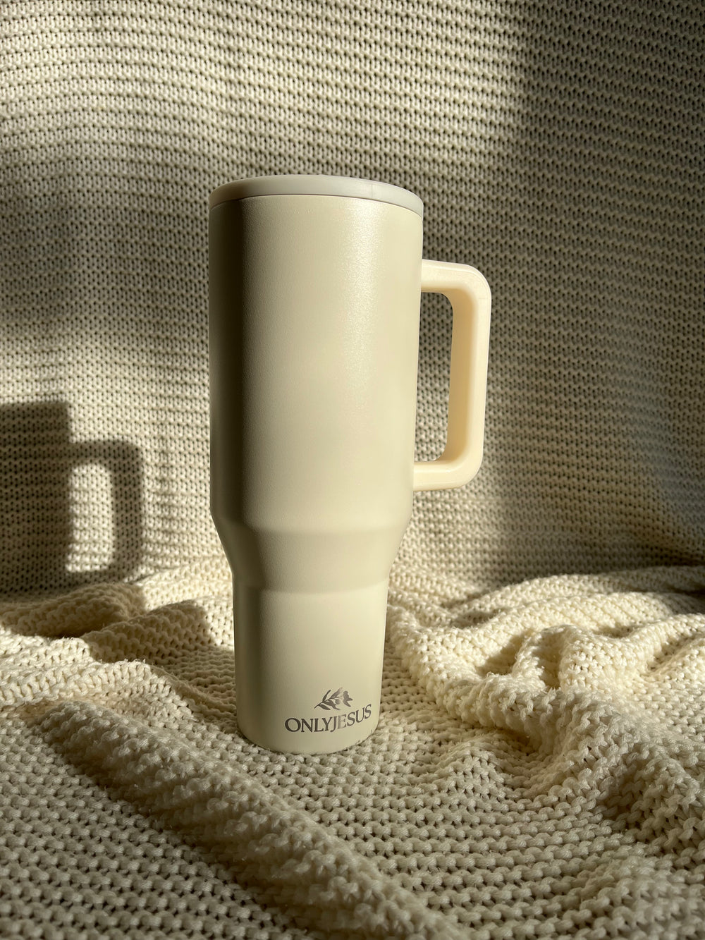 OnlyJesus Tumbler in Creme mit Griff und Strohhalm