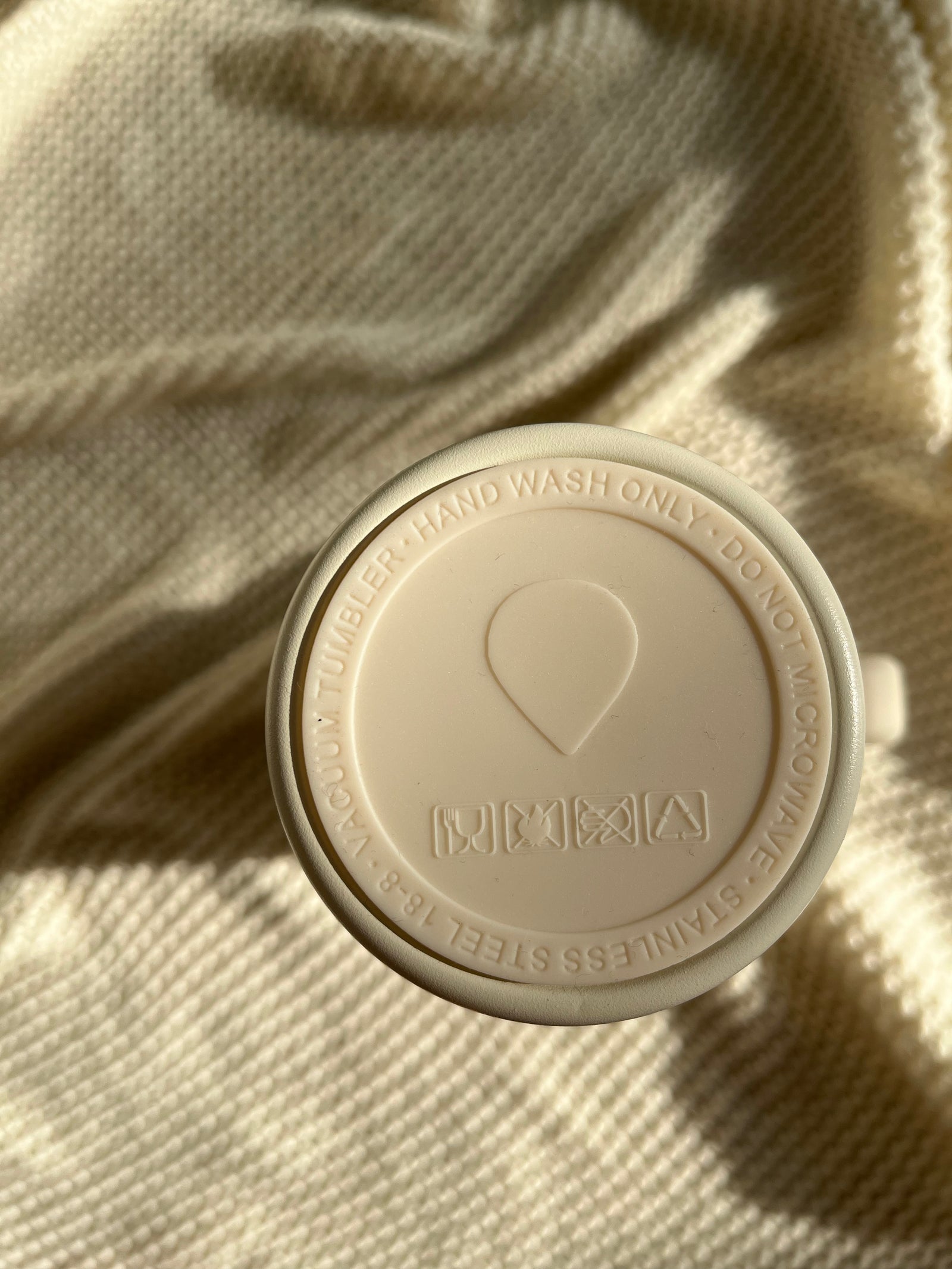 Deckel des OnlyJesus Tumblers von oben