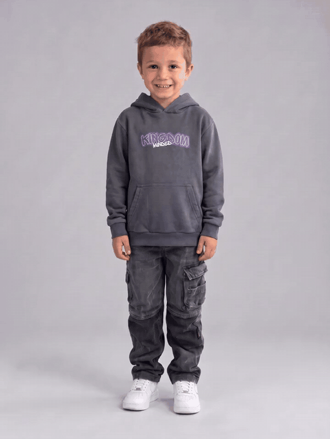 Kingdom Minded Kinder Hoodie in Grau, Junge dreht sich: vorne, Seite, hinten